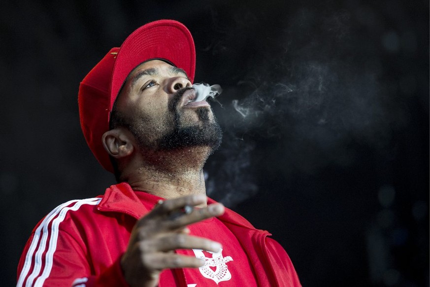US rapper Clifford Smith alias Method Man of Wu Tang Clan smokes on stage at the Openair Frauenfeld, Friday, July 12, 2013 in Frauenfeld, Switzerland. The Openair Frauenfeld is Europe&#039;s biggest H ...