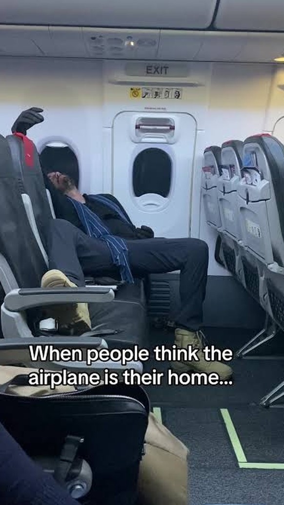 Lustige Schlafpositionen im Flugzeug