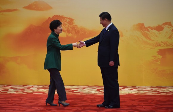 Südkoreas Präsidentin Park Geun-hye bei Chinas Präsidenten.