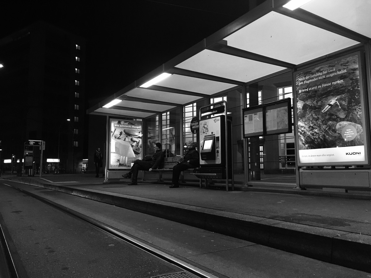 Tramhäuschen Bahnhof Wiedikon. Hier stiegen die Polizisten mit Wilson A. aus.
