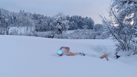 Wenn du diese 20 Dinge im Schnee nicht tust, bist du ein alter Greis\nSchneeschwimmen fÃƒÂ¼r Fortgeschrittene: