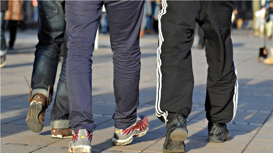 Der Trainerhosen-Stil ist längst Alltag an Schweizer Schulen. Ein Basler Gymnasium will das Kleidungsstück nun verbieten.