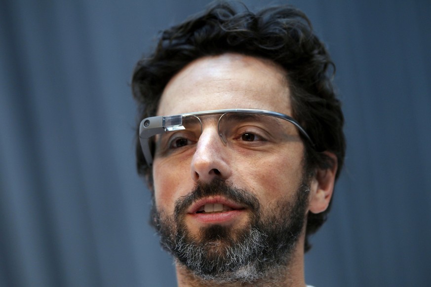 Ob Google Glass eigentlich so gedacht war: Im linken Glas die Suchmaschine, rechts die anderen Geschäftsbereiche?