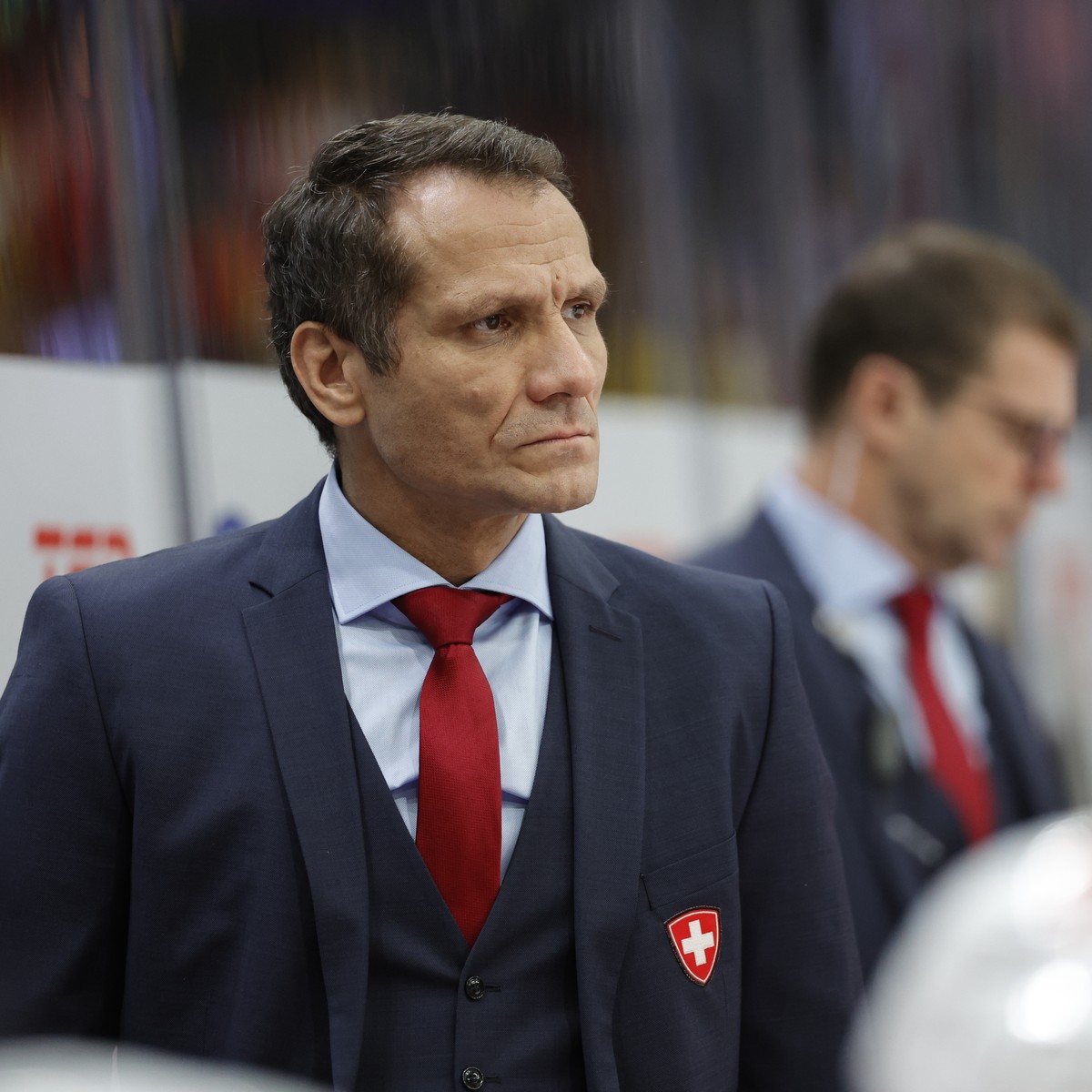 epa11053946 Switzerland's head coach Marcel Jenni looks on during the IIHF 2024 World Junior Championship quarterfinals ice hockey match between Sweden and Switzerland in Gothenburg, Sweden, 02 J ...