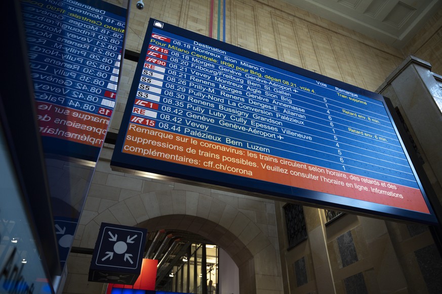 Les panneau des horaires horaire photographie a la Gare CFF de Lausanne lors de la pandemie du virus Coronavirus, (Covid-19) ce lundi 16 mars 2020 a Lausanne. (KEYSTONE/Leandre Duggan)