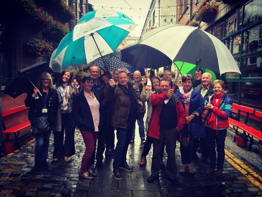 Belfast Food Tour essen tripadvisor fun regenschirm regen nordirland reisen https://www.tripadvisor.co.uk/LocationPhotoDirectLink-g186470-d6885648-i197859601-Belfast_Food_Tour-Belfast_Northern_Ireland ...