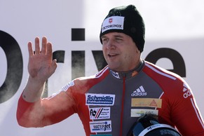 Beat Hefti verliert in St. Moritz die Führung im Zweier-Weltcup.