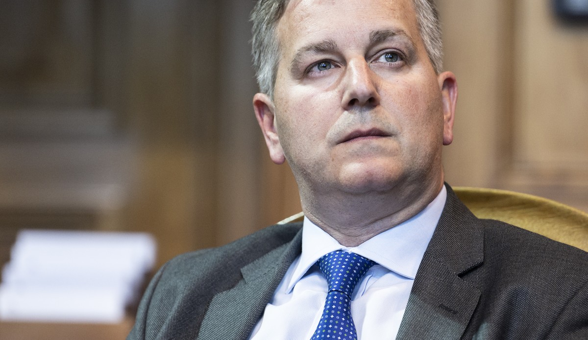 SVP Praesident Marco Chiesa, SVP-TI, schaut in den Saal, am ersten Tag der Fruehlingssession der Eidgenoessischen Raete, am Montag, 28. Februar 2022 im Staenderat in Bern. (KEYSTONE/Alessandro della V ...