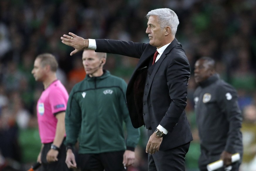 Switzerland coach Vladimir Petkovic gestures during the Euro 2020 group D qualifying soccer match between Ireland and Switzerland at the Aviva stadium in Dublin, Thursday, Sept. 5, 2019. (AP Photo/Pet ...