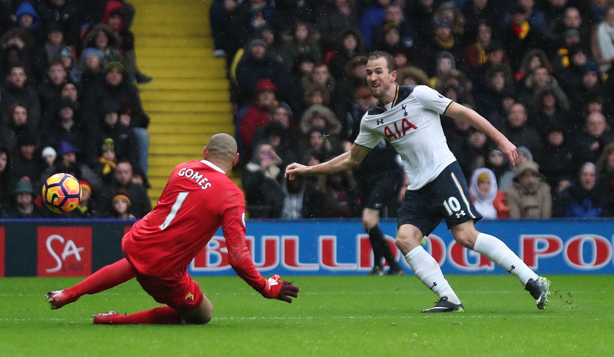 Britain Football Soccer - Watford v Tottenham Hotspur - Premier League - Vicarage Road - 1/1/17 Tottenham's Harry Kane scores their first goal Reuters / Eddie Keogh Livepic EDITORIAL USE ONLY. No ...