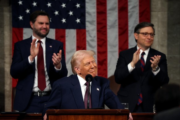 KEYPIX - epa11941336 US President Donald Trump (C) addresses a joint session of the United States Congress at the US Capitol in Washington, DC, USA, on 04 March 2025. Also pictured are US Vice Preside ...