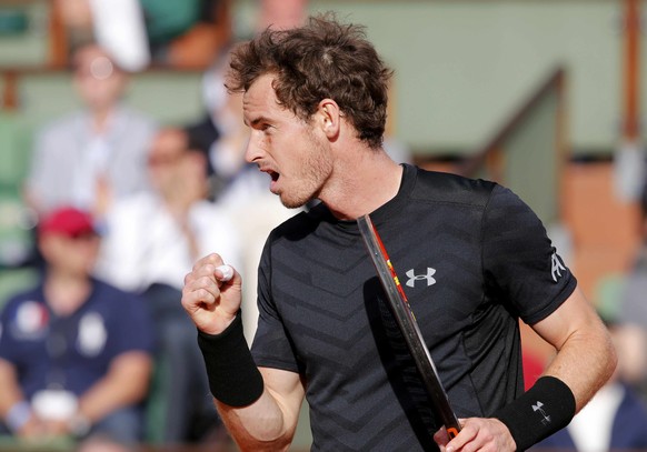 Andy Murray of Britain reacts during the men&#039;s singles match against Facundo Arguello of Argentina at the French Open tennis tournament at the Roland Garros stadium in Paris, France, May 25, 2015 ...