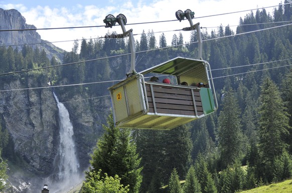 Äsch Operalp Stäubenfall Schächental Schweiz Wandern