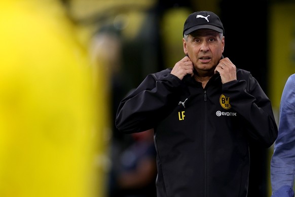 epa08491495 Head coach Lucien Favre of Dortmund prior to the Bundesliga match between Borussia Dortmund and 1. FSV Mainz 05 in Dortmund, Germany, 17 June 2020. EPA/FRIEDEMANN VOGEL / POOL CONDITIONS - ...