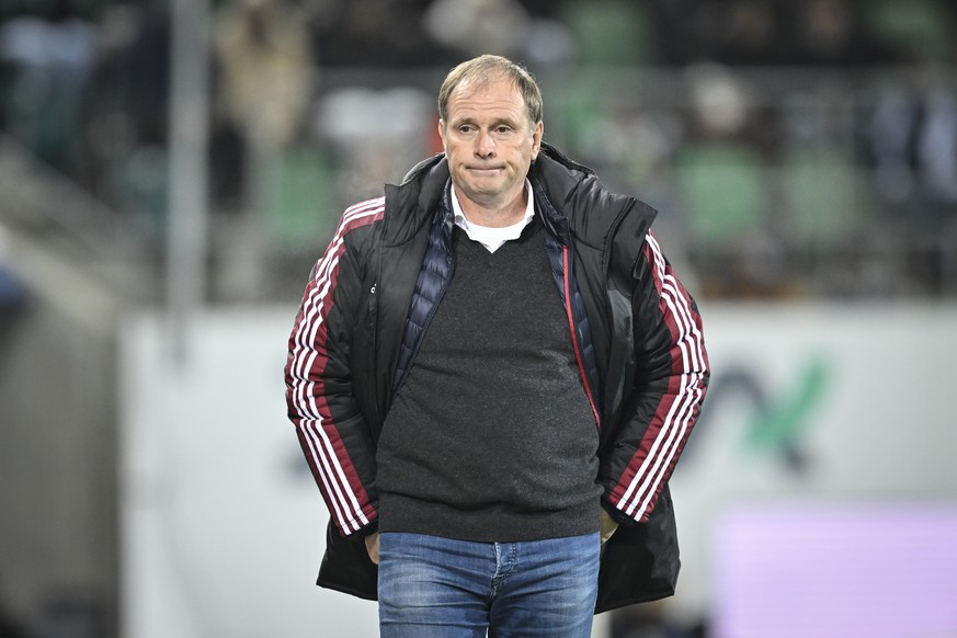 Servettes Trainer Alain Geiger, im Fussball Super League Spiel zwischen dem FC St. Gallen und dem Servette FC, am Samstag, 4. Februar 2023, im kybunpark in St. Gallen. (KEYSTONE/Gian Ehrenzeller)