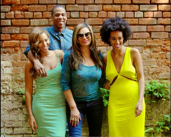 Beyoncé, Jay-Z, Beyoncés Mama Tina Knowles und ihre zweite Tochter Solange.