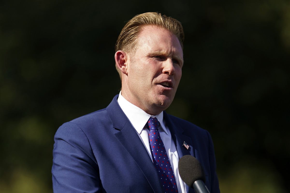 epa12325170 Andrew Giuliani speaks to the media outside the White House in Washington DC, USA, 26 August 2025. Mr Giuliani is helping to organize the FIFA World Cup in 2026. EPA/WILL OLIVER
