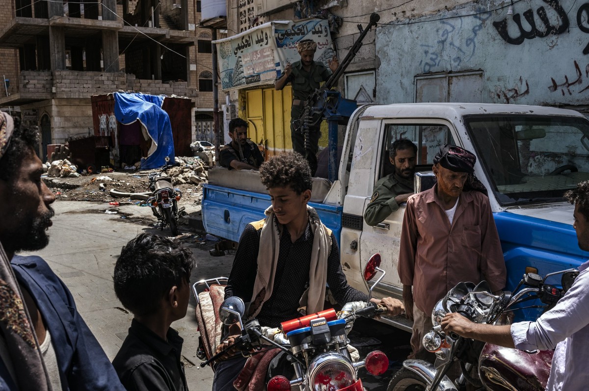 Soldaten auf Pickup-Trucks patrouillieren durch die Stadt. Taiz, Jemen. (7. Juni 2024)
Die Grüne Linie
Neue Zürcher Zeitung