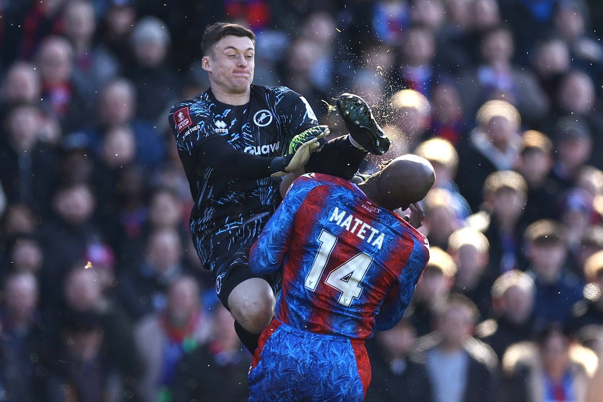 Crystal Palace v Millwall 01 March 2025, London - FA Cup - Fifth Round -Crystal Palace v Millwall - Millwall goalkeeper Liam Roberts karate kicks Jean-Philippe Mateta of Crystal Palace in the head and ...