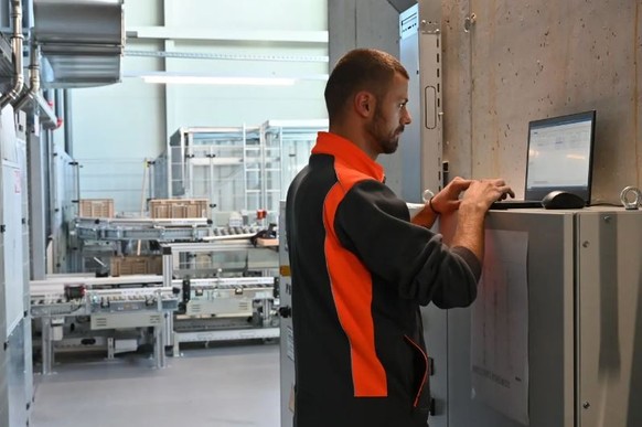 Das Verteilbetrieb im aargauischen Neuendorf ist ein grosser Arbeitgeber in der Region. Doch auch hier gilt: Mitarbeitende zu finden ist schwierig.
