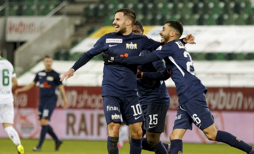 Torjubel bei Zuerich mit Doppeltorschuetze Antonio Marchesano, links, waehrend dem Fussball Meisterschaftsspiel der Raiffeisen Super League zwischen dem FC St. Gallen und dem FC Zuerich, am Samstag, 3 ...