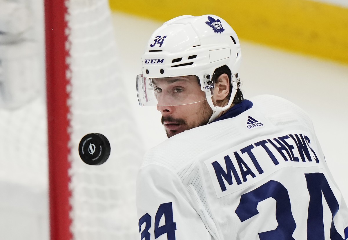 Toronto Maple Leafs' Auston Matthews watches the puck during the second period of the team's NHL hockey game against the Tampa Bay Lightning on Wednesday, April 17, 2024, in Tampa, Fla. (Fra ...