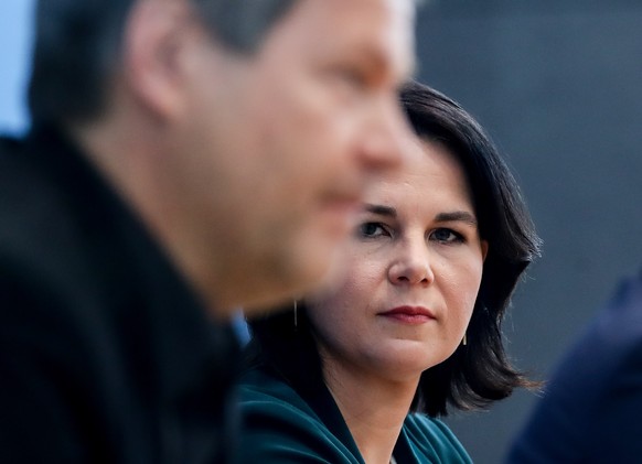 epa09075878 Co-leaders of Germany&#039;s Green party Annalena Baerbock (R) and Robert Habeck (L) attend a press conference after elections in the states of Baden-Wuerttemberg and Rhineland-Palatinate  ...