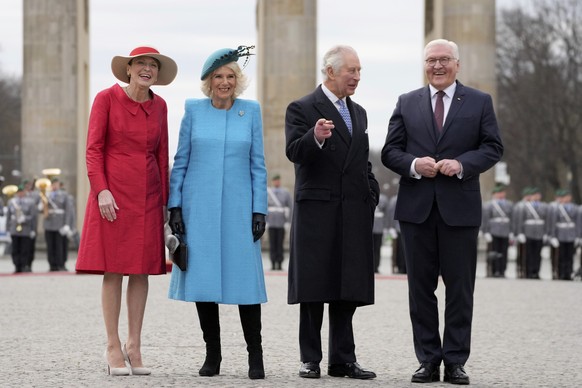 FILE - German President Frank-Walter Steinmeier, right, and his wife Elke Buedenbender, left, welcome Britain&#039;s King Charles III and Camilla, the Queen Consort, in front of the Brandenburg Gate i ...