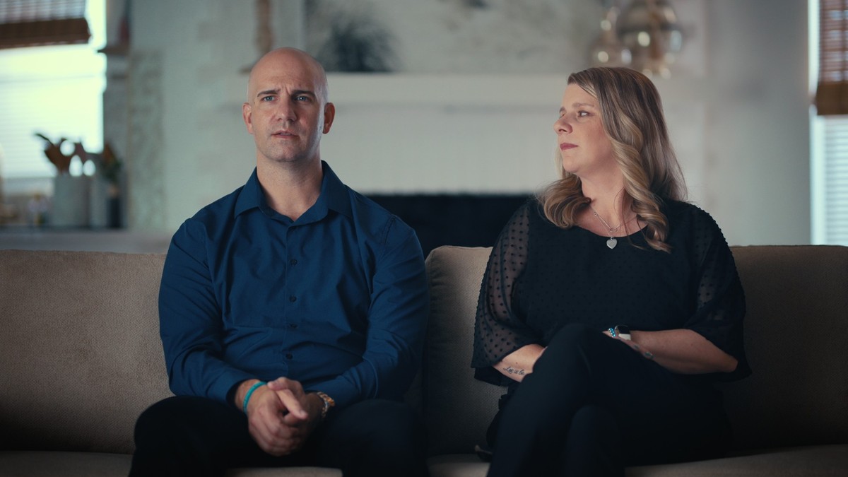 American Murder: Gabby Petito. (L to R) Jim Schmidt and Nichole Schmidt in American Murder: Gabby Petito. Cr. Courtesy of Netflix © 2025