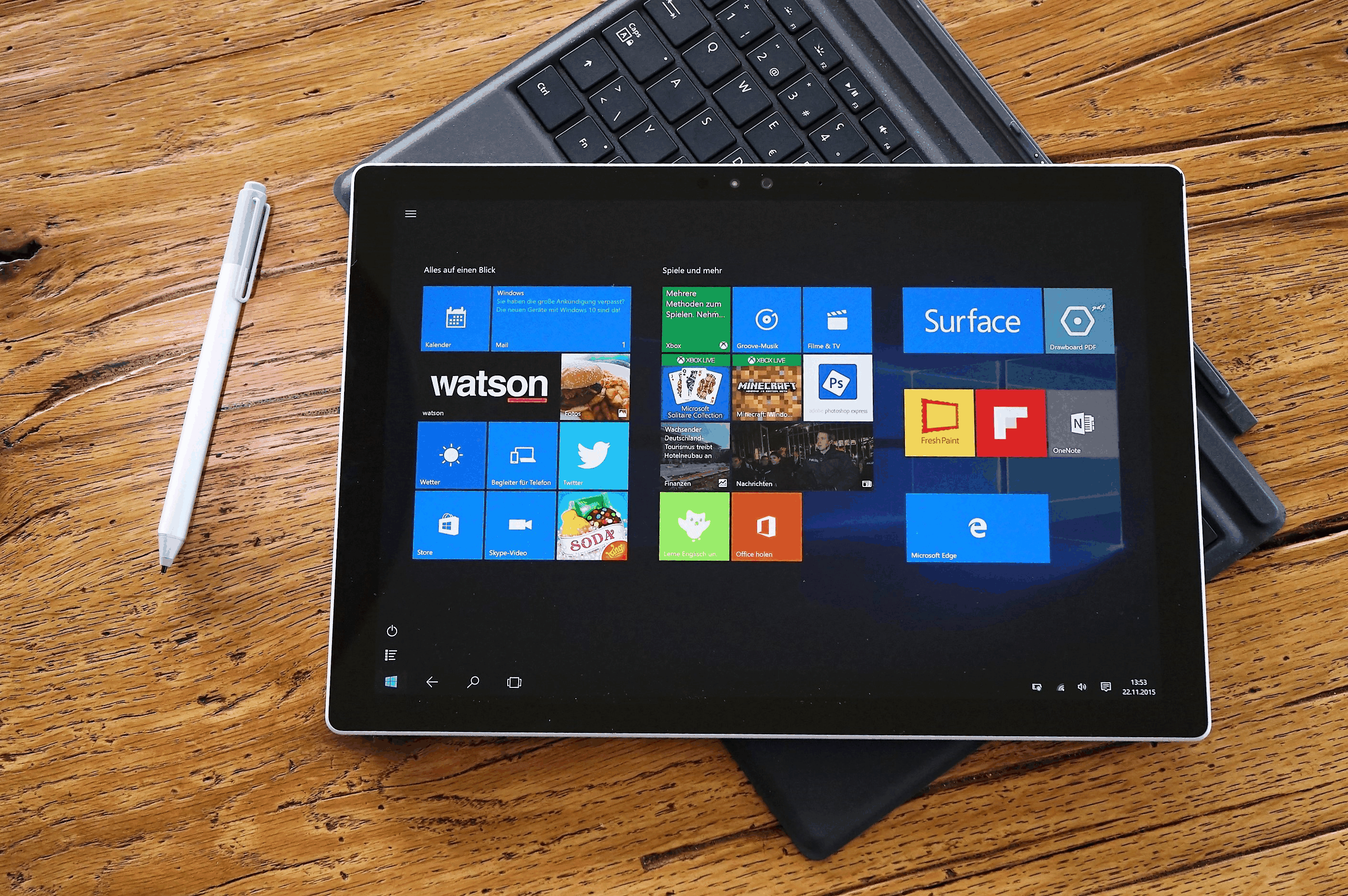 Das Touchdisplay ist primär für Windows-Apps aus dem Windows Store ausgelegt, aber auch Desktop-Programme können im Tablet-Modus ausgeführt werden.