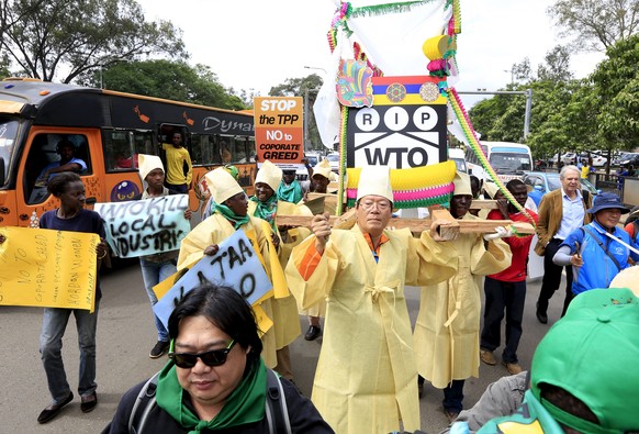 Die Demonstrantin war nicht allein, wie dieses Bild beweist.