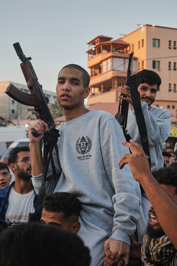 FILE - Freed Palestinian prisoners carry rifles as they arrive in the Gaza Strip following their release from Israeli jails, following a ceasefire agreement between Hamas and Israel, outside Nasser Ho ...