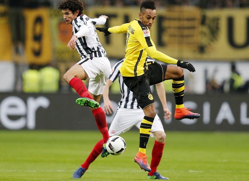 Frankfurt&#039;s Jesus Vallejo, left, and Dortmund&#039;s Pierre-Emerick Aubameyang challenge for the ball during a German first division Bundesliga soccer match between Eintracht Frankfurt and Boruss ...