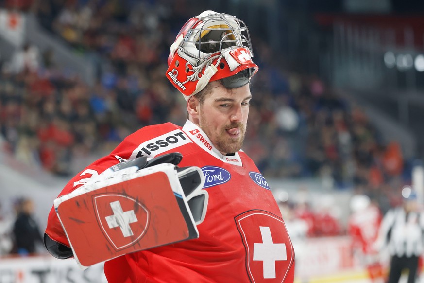 Switzerlands goalkeeper Reto Berra in action during an ice hockey World Cup preparation match between Switzerland and Latvia at the Stimo Arena in Kloten, Switzerland, Saturday, April 27, 2024. (Keyst ...