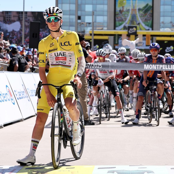 epa12252738 Yellow Jersey overall leader Slovenian rider Tadej Pogacar of UAE Team Emirates waits for the start of the 16th stage of the Tour de France cycling race over 171.5km from Montpellier to Mo ...