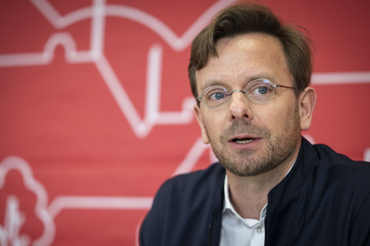 Jean-Daniel Strub, Co-Praesident SP Kanton Zuerich, spricht an einer Medienkonferenz zu den kantonalen Wahlen vom April 2027, am Dienstag, 6. Januar 2026 in Zuerich. Regierungsraetin Jacqueline Fehr t ...