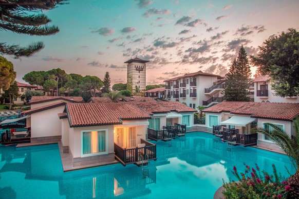 Bei den Lake-Villas hast du direkten Zugang zum Pool.