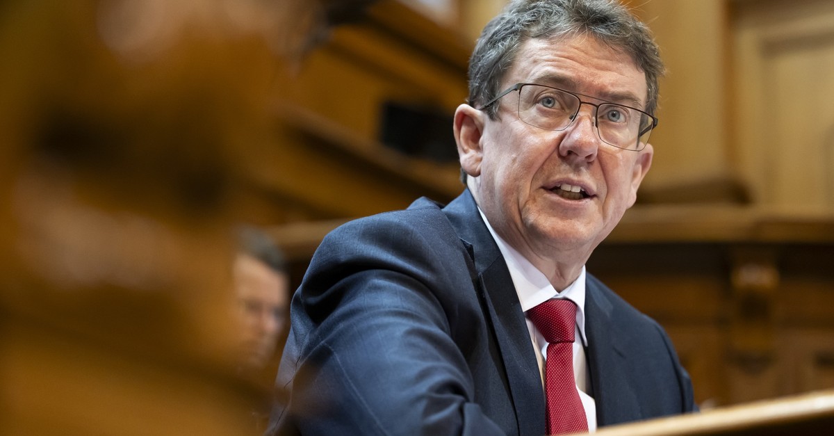 stau-am-gotthard-bundesrat-albert-r-sti-macht-berraschendes-angebot