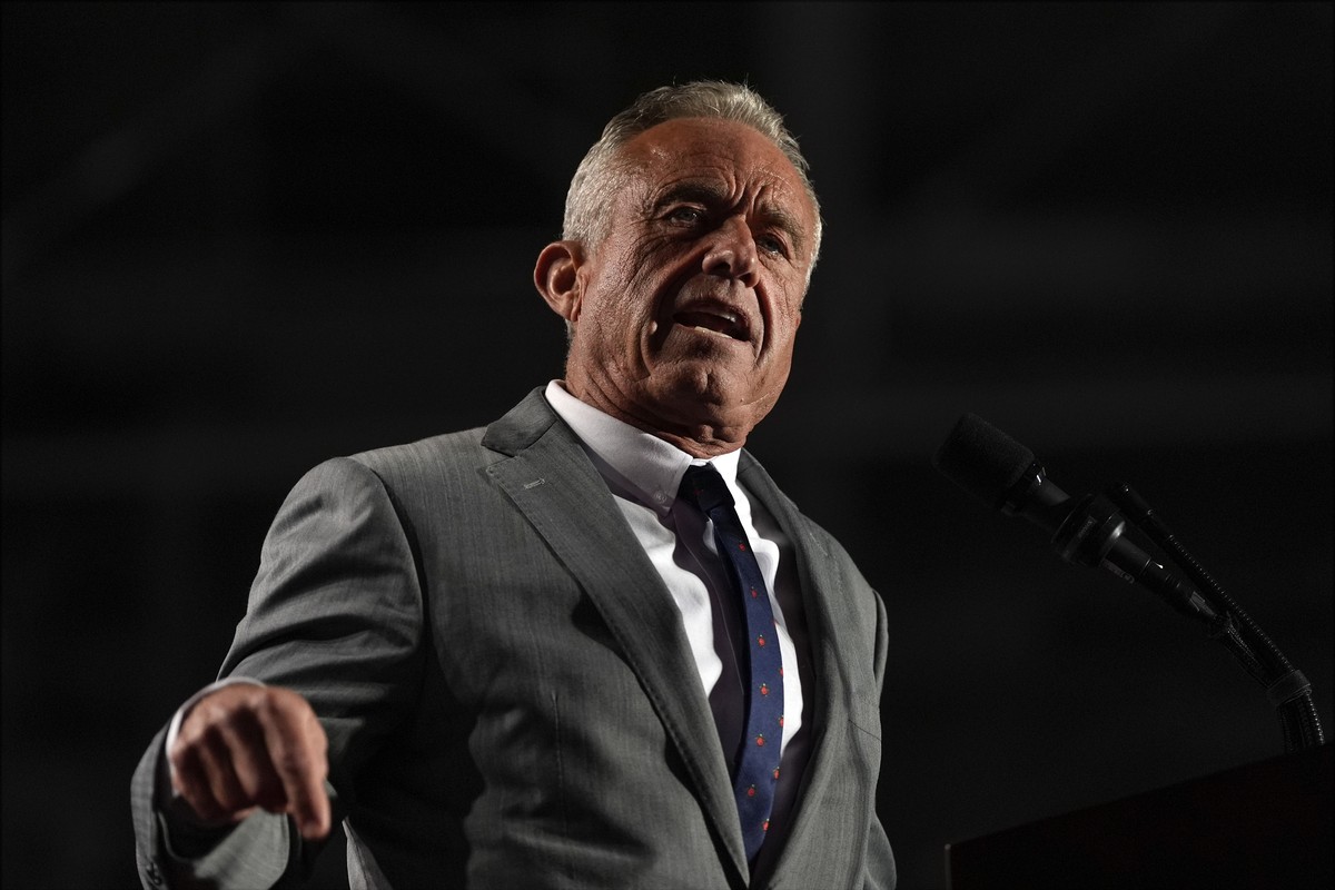 Robert F. Kennedy Jr., speaks before Republican presidential nominee former President Donald Trump at a campaign rally at Macomb Community College, Friday, Nov. 1, 2024, in Warren, Mich. (AP Photo/Jul ...