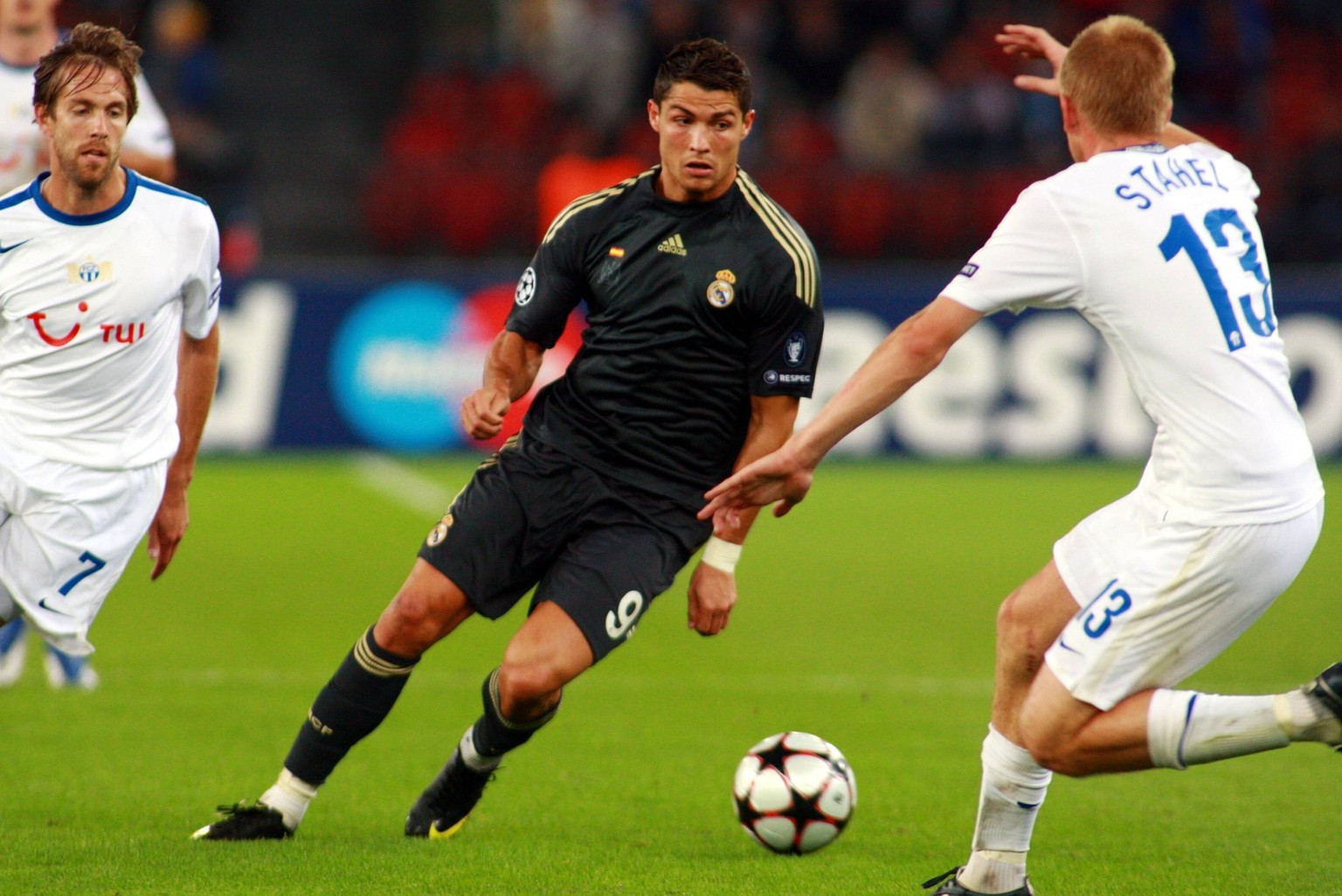 Bildnummer: 04903591 Datum: 15.09.2009 Copyright: imago/Geisser
Fussball Champions League FC Zürich - Real Madrid - Cristiano Ronaldo (Real Madrid, Mitte); 2009 2010 Herren Fußball Champions League EC ...