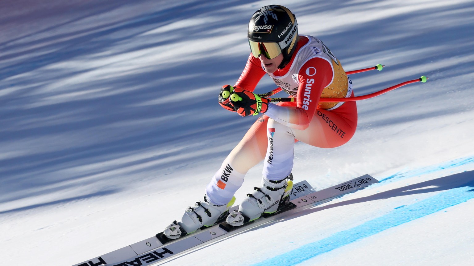 epa11108399 Lara Gut-Behrami of Switzerland speeds down the slope during the Women&#039;s Downhill race at the FIS Alpine Skiing World Cup in Cortina d&#039;Ampezzo, Italy, 27 January 2024. EPA/ANDREA ...