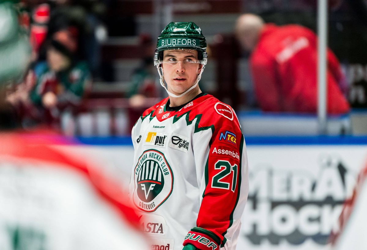 251228 Fr�lundas Jere Innala inf�r ishockeymatchen i SHL mellan Malm� Redhawks och Fr�lunda den 28 december 2025 i Malm�. *** 251228 Fr�lundas Jere Innala ahead of the SHL ice hockey match between Mal ...