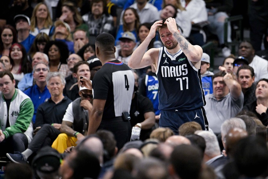 NBA, Basketball Herren, USA Golden State Warriors at Dallas Mavericks Mar 22, 2023 Dallas, Texas, USA Dallas Mavericks guard Luka Doncic 77 reacts to a foul call during the second half against the Gol ...