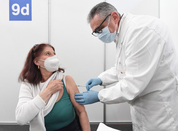 epa09180657 Virologist of the University of Milan Fabrizio Pregliasco administers a dose of an anti Covid-19 vaccine to a Lombard citizen at the vaccination hub in Novegro, near Milan, Italy, 06 May 2 ...