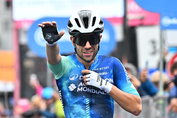 epa11366536 Italian rider Andrea Vendrame of Decathlon Ag2r La Mondiale Team crosses the finish line to win the 19th stage of the 107 Giro d&#039;Italia 2024, cycling race over 157 km from Mortegliano ...