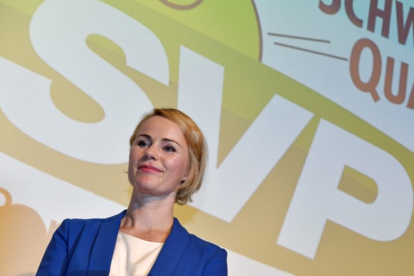SVP - Nationalraetin Natalie Rickli strahlt nach ihrer Wahl an der SVP - Delegiertenversammlung im Hotel Roessli in Illnau ZH) am Dienstag, 11. September 2018. (KEYSTONE/Walter Bieri)