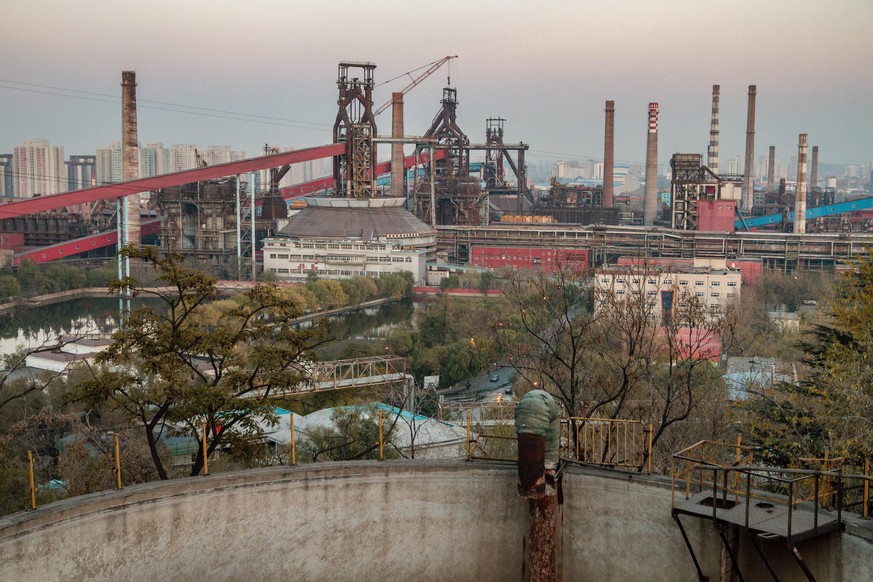 Shougang Industrie Park Industrieanlagen auf dem Gelände des ehemaligen Stahlwerks Shougang, fotografiert im November 2013, heute Shougang-Park. Austragungsort der Olympischen Winterspiele 2022 in Bei ...