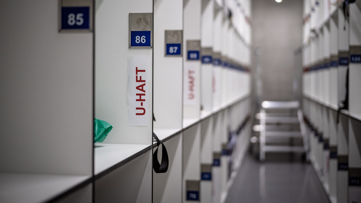 U-Haft-f-r-vier-M-nner-nach-Einbruch-in-Waffengesch-ft-im-Tessin