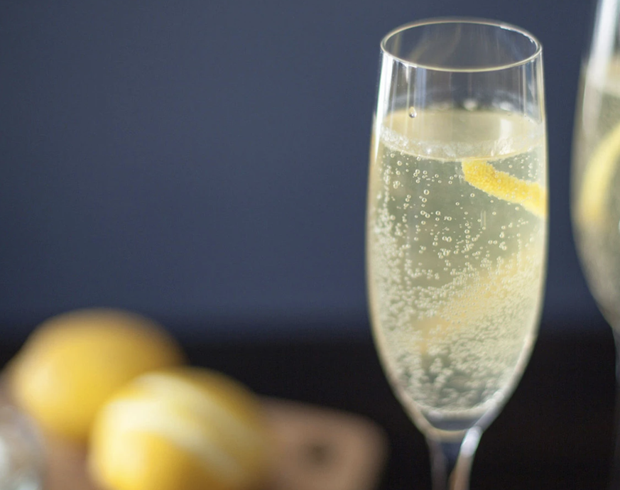 Für die Weihnachtszeit (und fürs Leben): Alle Champagner-Cocktails, die du kennen musst