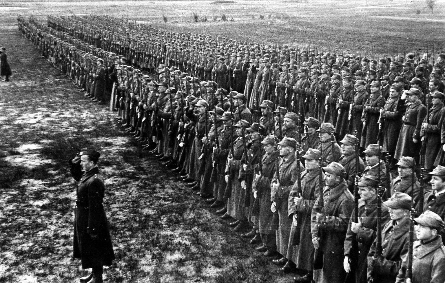 Diese ehemaligen polnischen Kriegsgefangenen unterstanden nach ihrer Freilassung 1941 operativ dem sowjetischen Oberkommando. Befehligt wurden sie allerdings vom polnischen General Władysław Anders, n ...